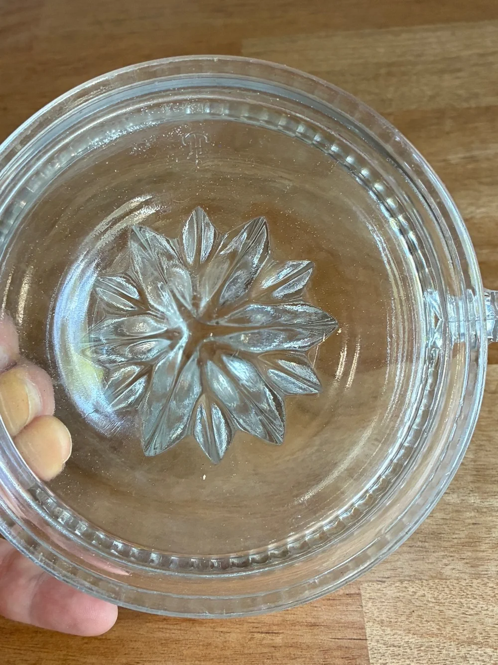 Clear Glass Citrus Juicer and Bowl - Classic Manual Reamer 8”